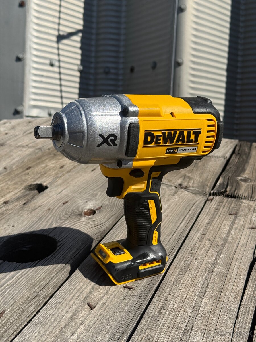 AKU razovy uťahovák Dewalt