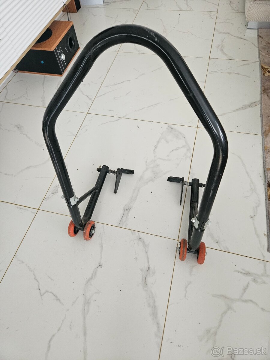 Zdvihák na moto
