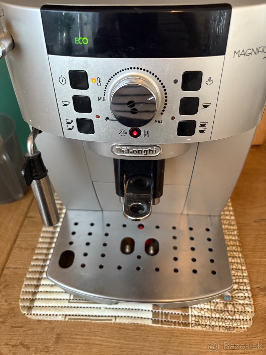Kavovar Delonghi