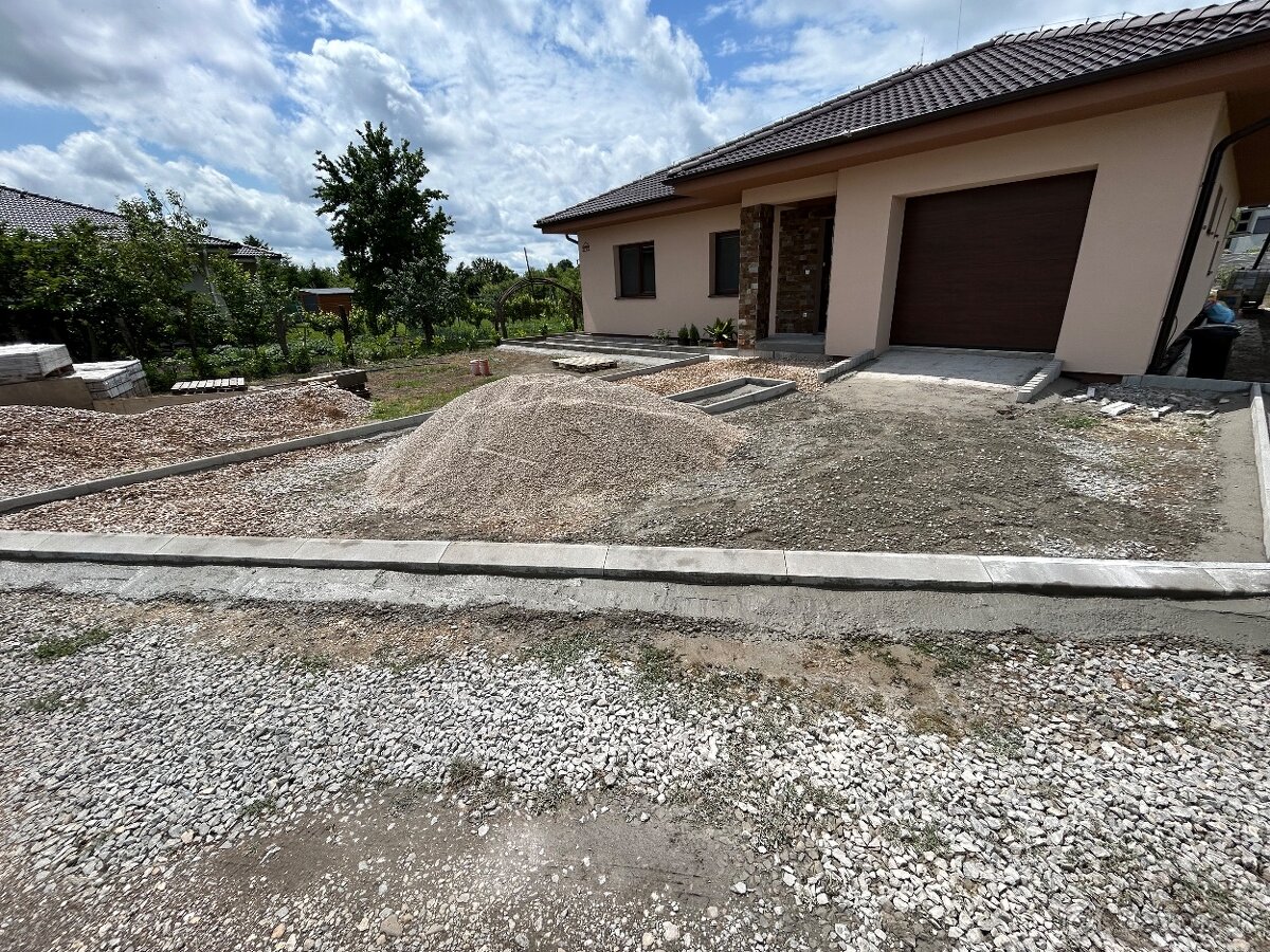 Realizácie zámkovej dlažby / plotov