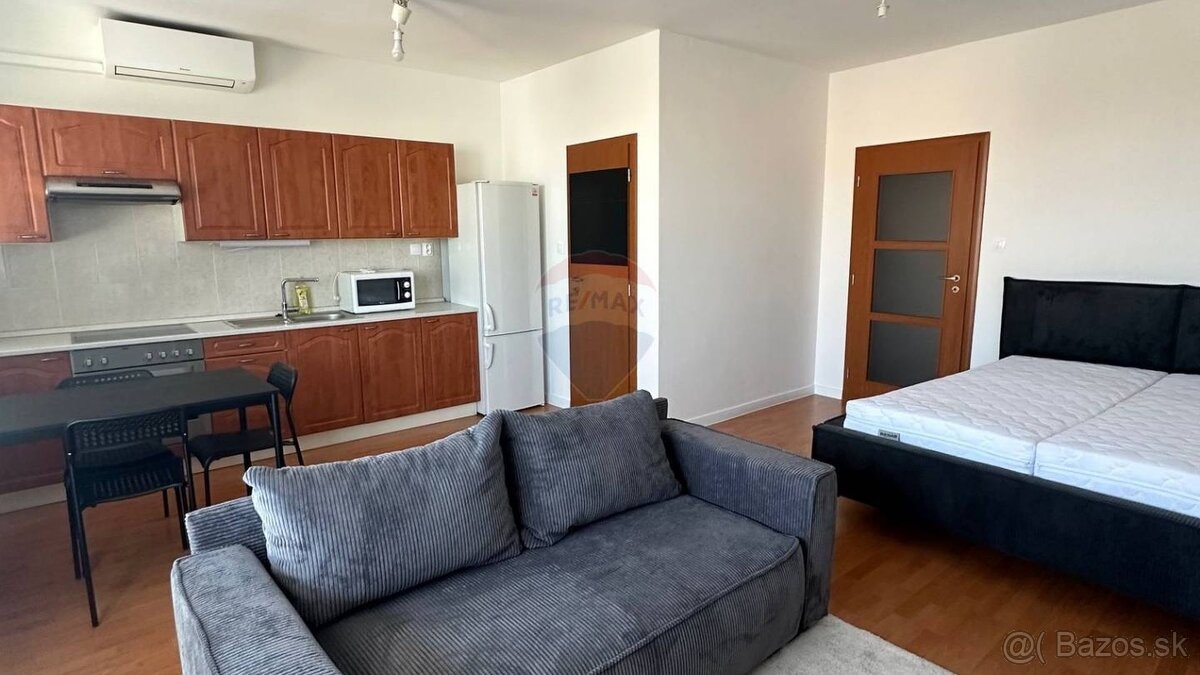 Na prenájom klimatizovaný 1 izbový byt s balkónom