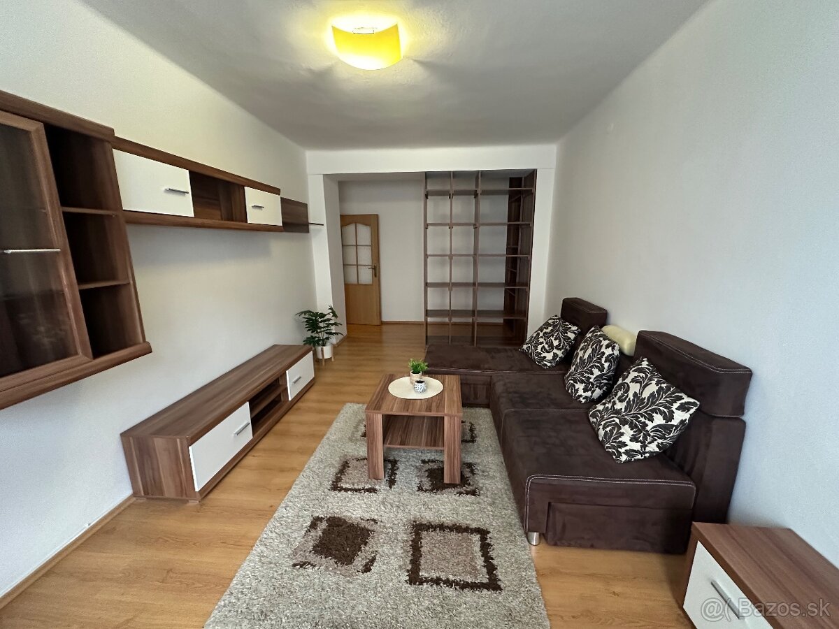 Na prenájom krásn zariadený 2 izbový byt s balkónom v centre