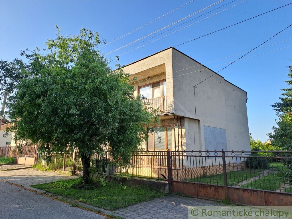 Rodinný 5-izbový dom v kľudnej časti obce Dvorníky