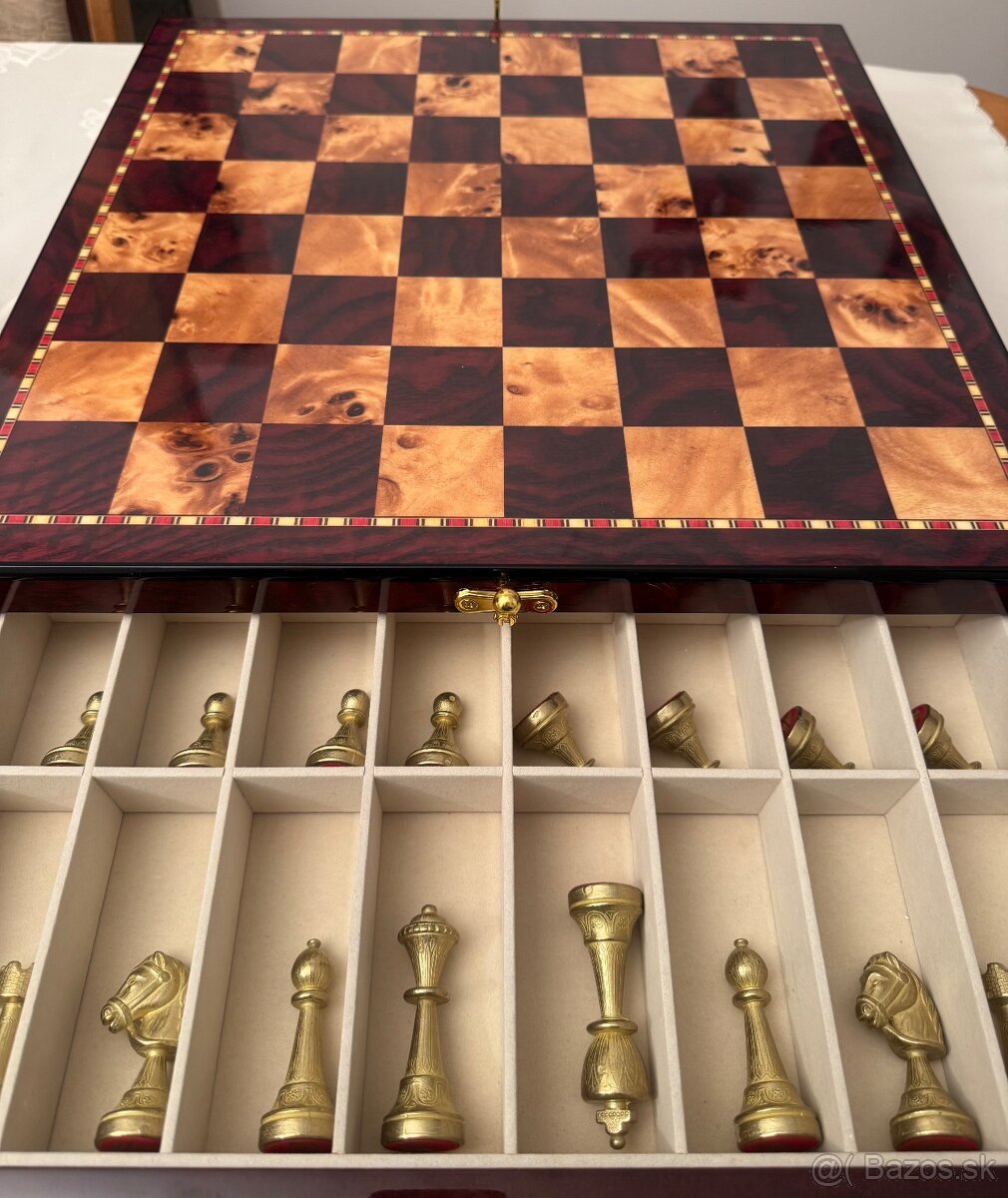 Luxusné Talianske Šachy, Šachovnica, Šachová súprava