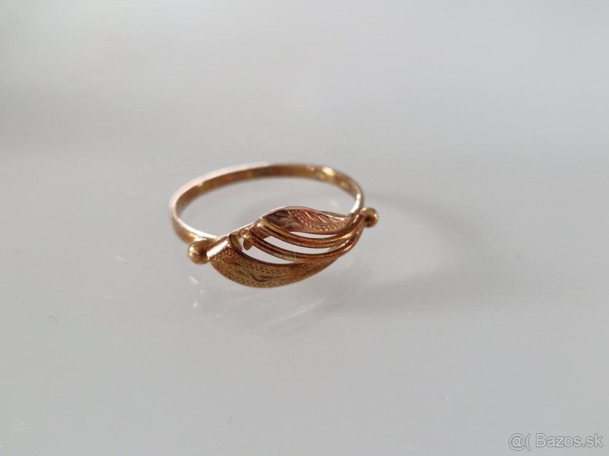 Zlatý prsteň nový