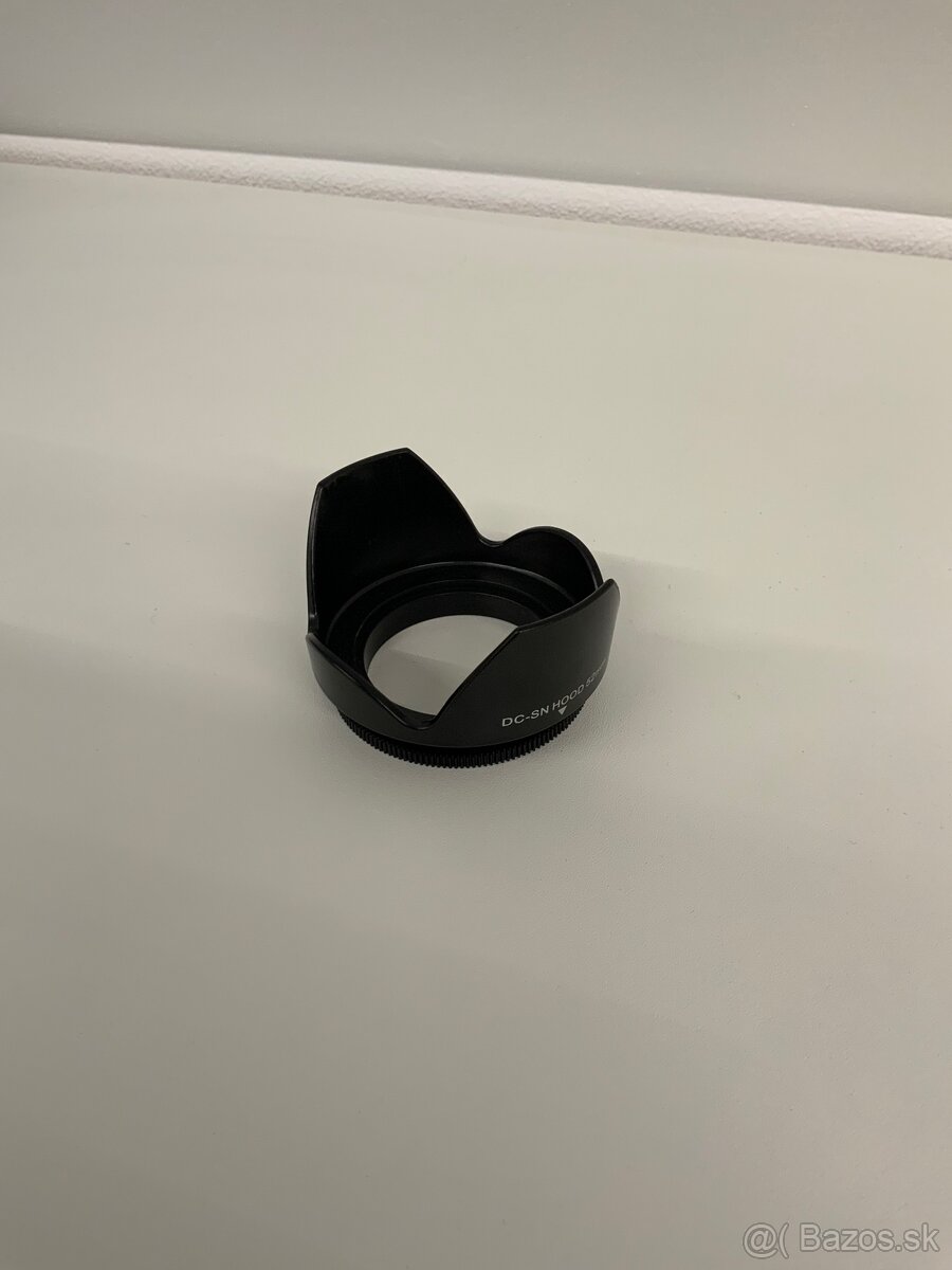 Slnečná clona (lens hood)