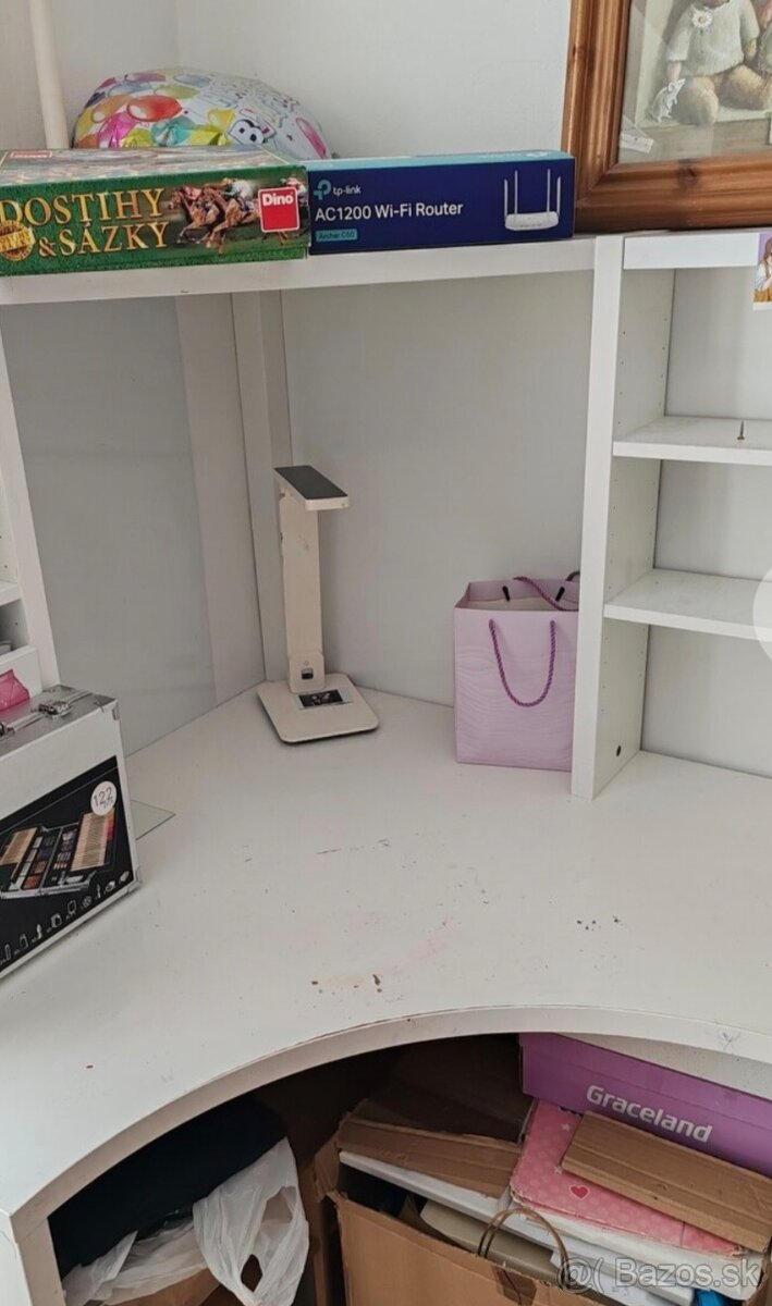 Biely písací stôl s nadstavbou Ikea