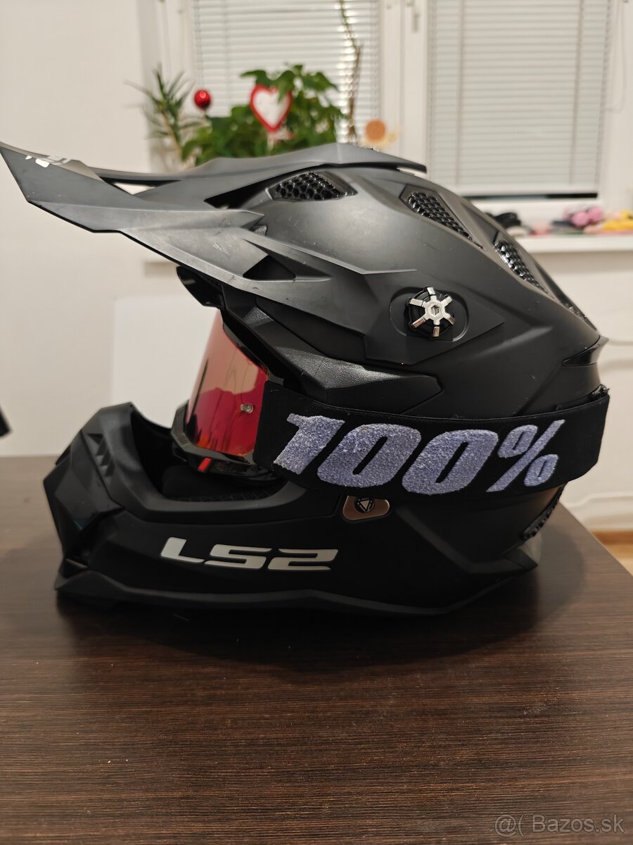 Prilba LS2