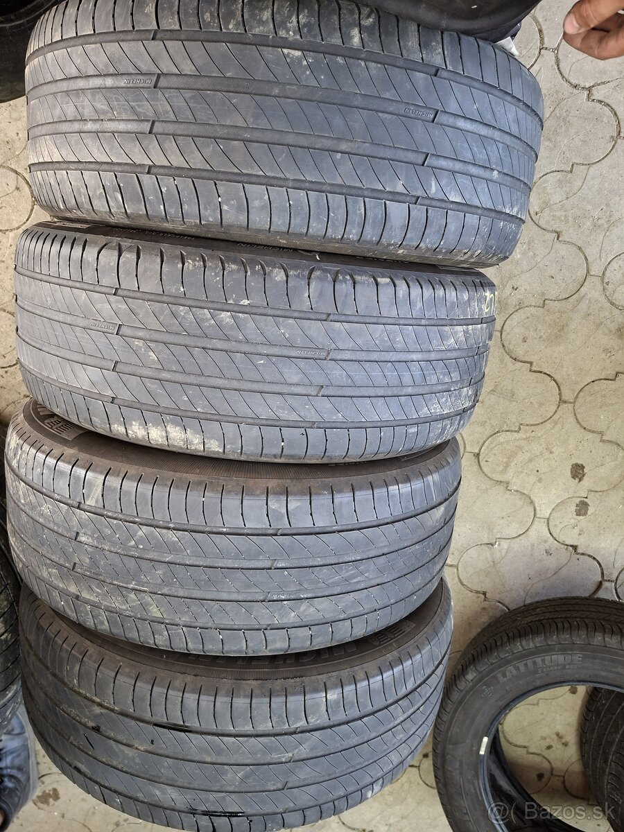 225/55R18 Michelin