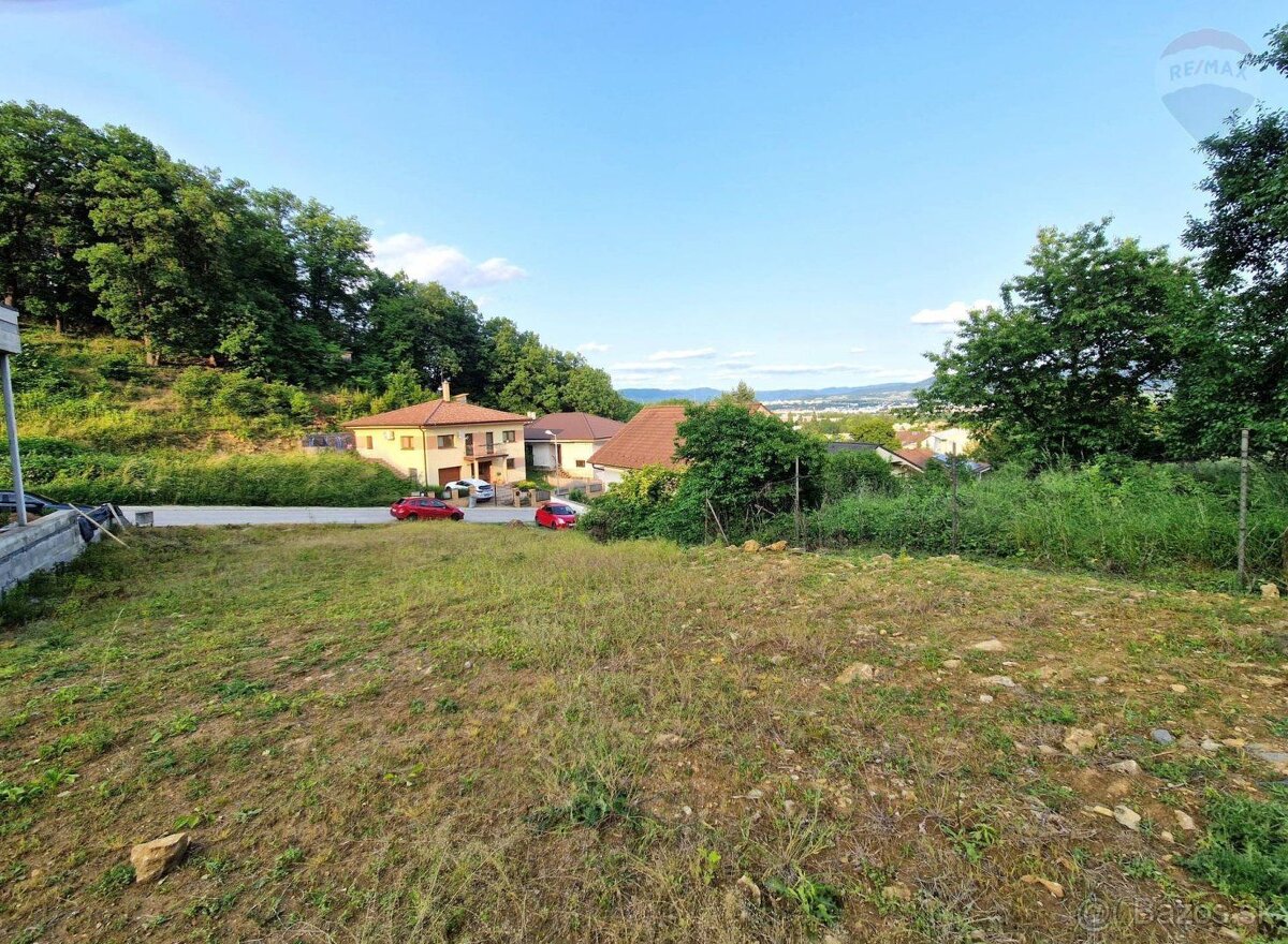 Slnečný stavebný pozemok - 993 m3 - Bojnice