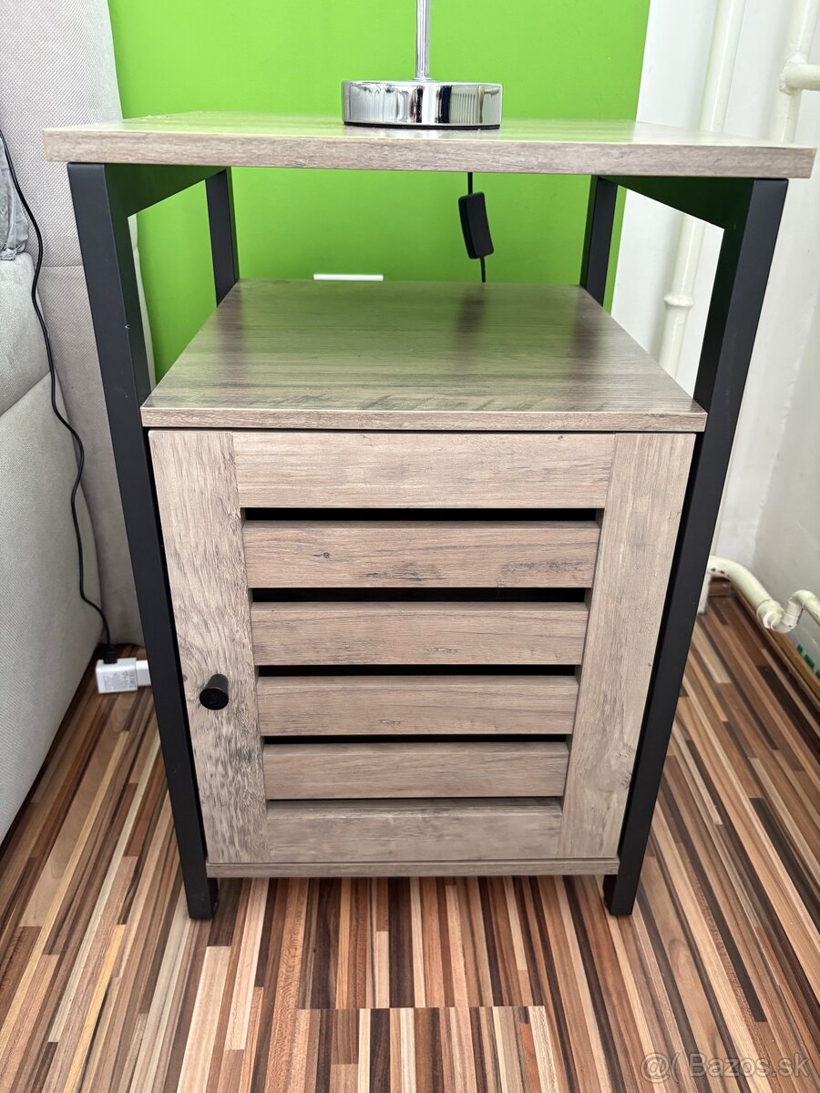 Nočné stolíky a lampy