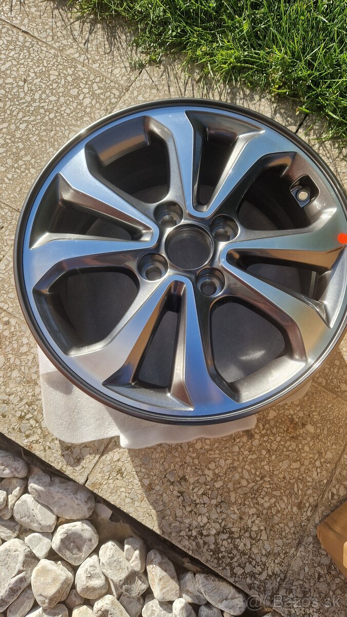 Hyundai i20 - elektronovy disk