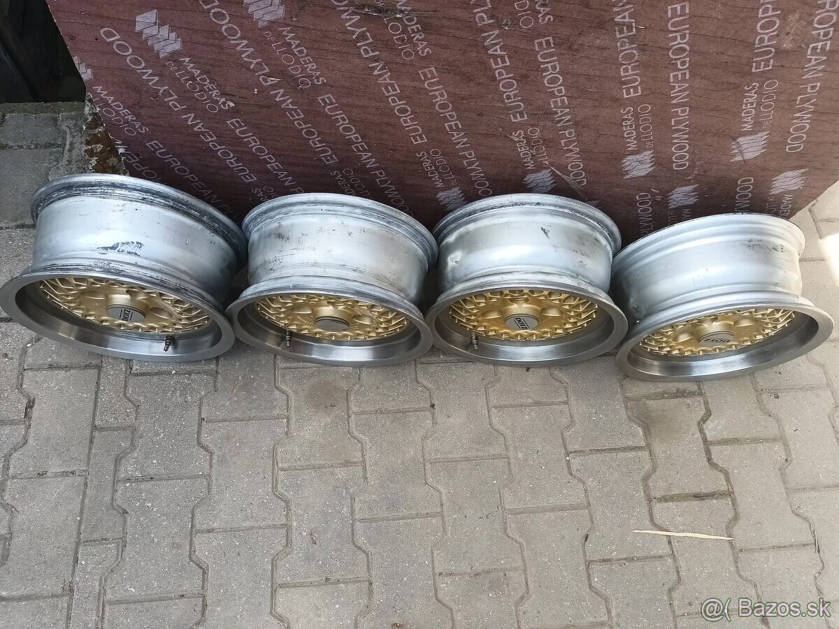 Predam elektrony na Volksvagen Golf mk1 Rial r13