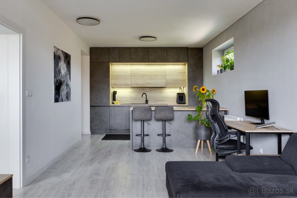 Krásny byt s veľkou obývacou izbou a výhľadom na zeleň