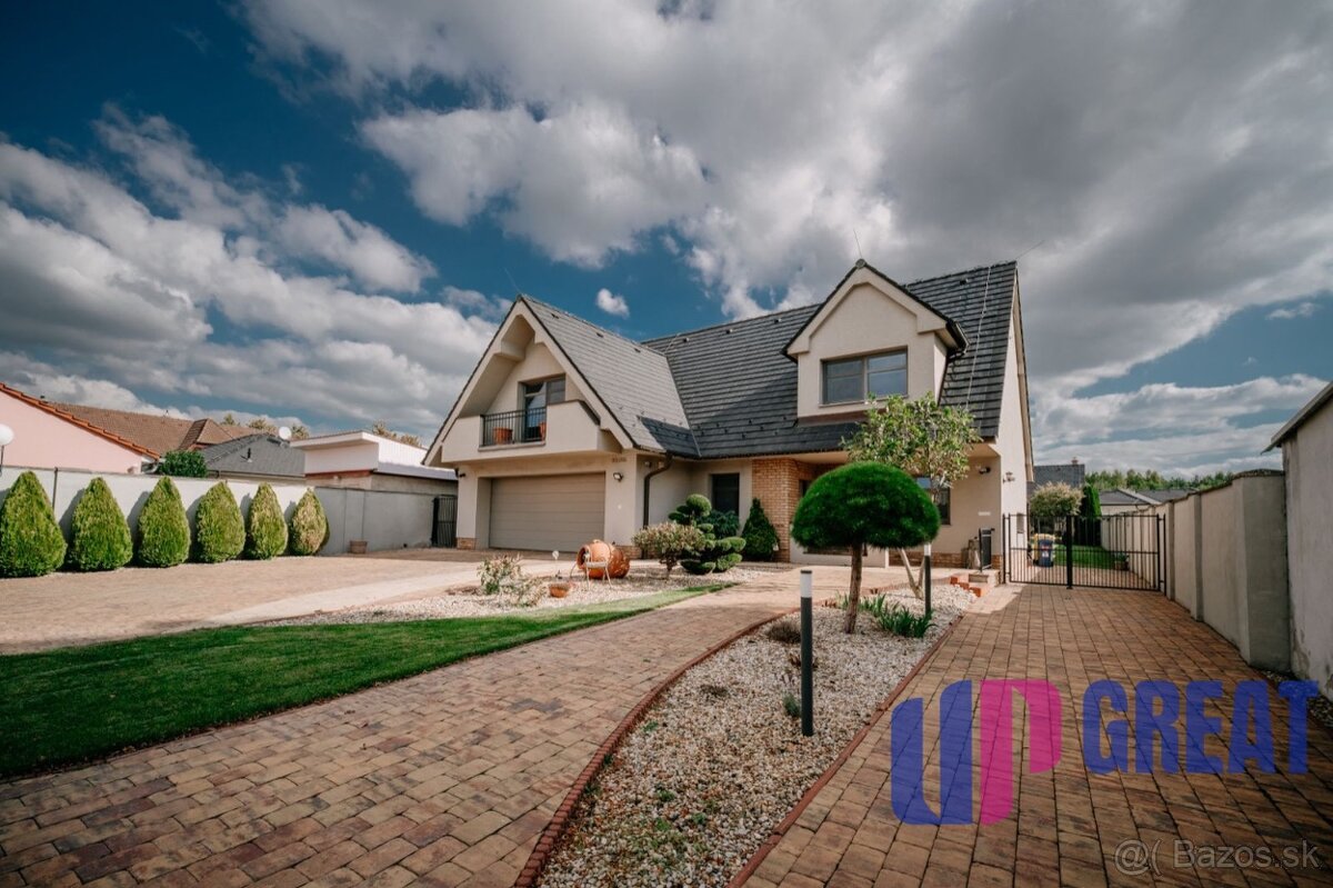 Na predaj exkluzívny rodinný dom s bazénom, SENICA