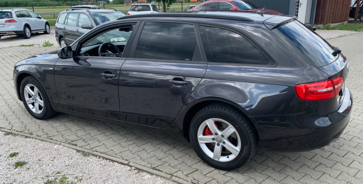 AUDI A4 b8 2,0 l-110 kW ROČNÍK 2015 S line