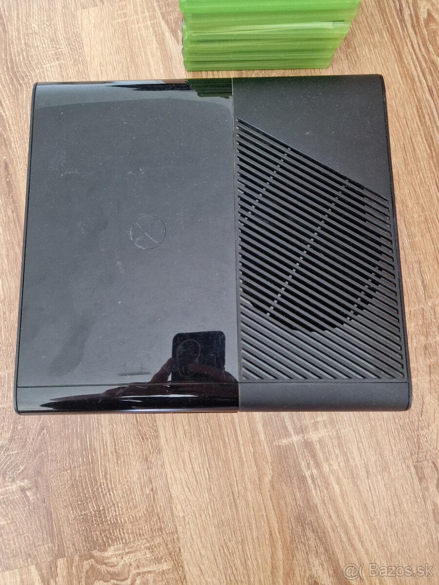 Xbox 360 E + Hry