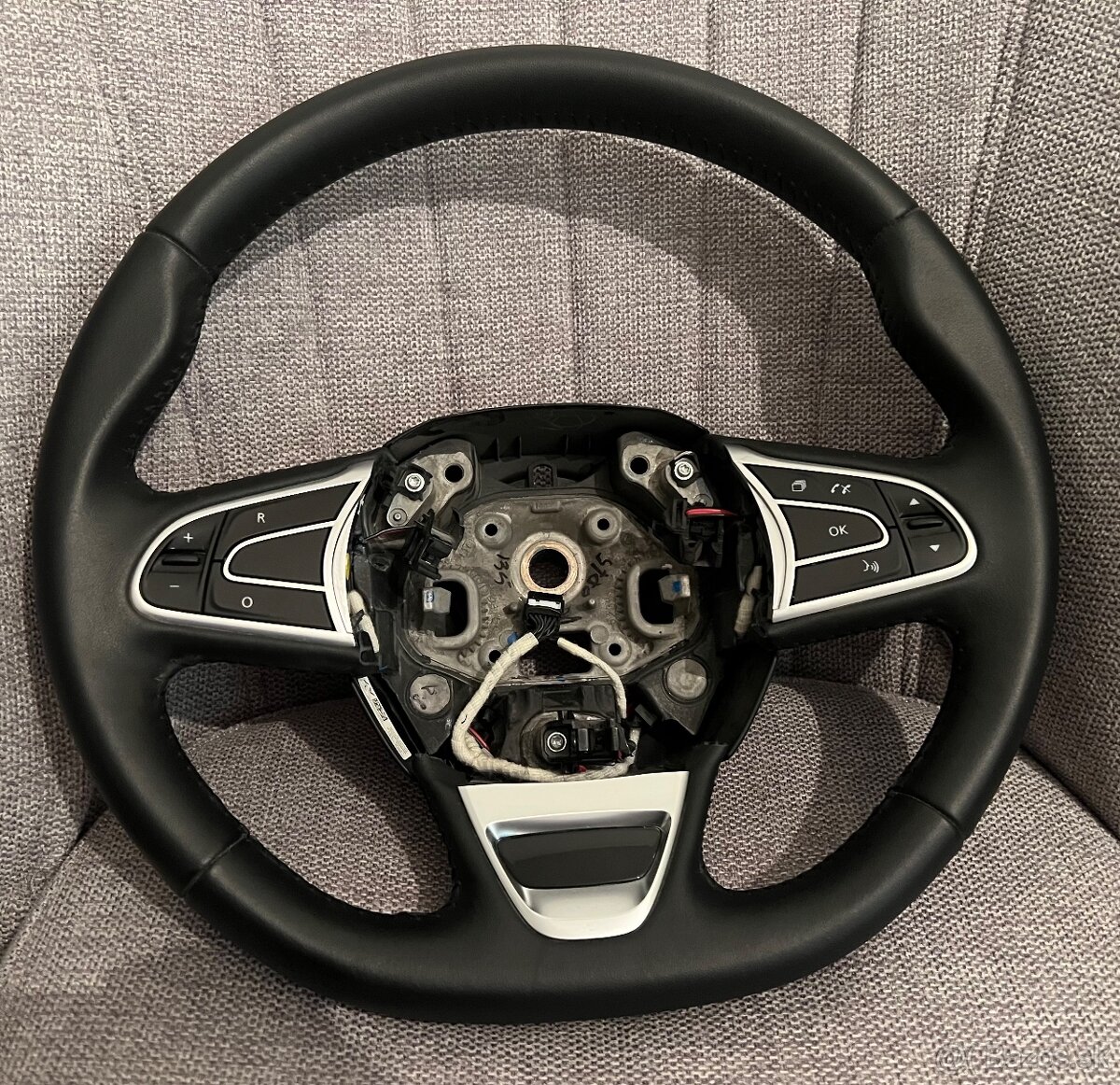 Renault Scenic 4 Talisman kožený multifunkčný volant