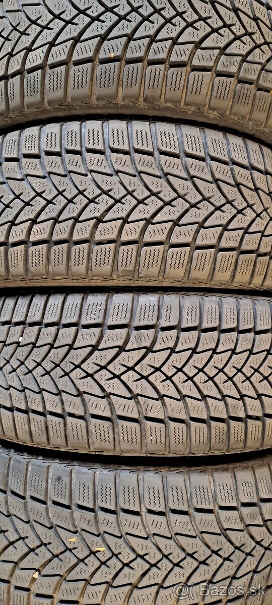 Predám 4ks jazdené zimné 225/45r17-91H Dayton