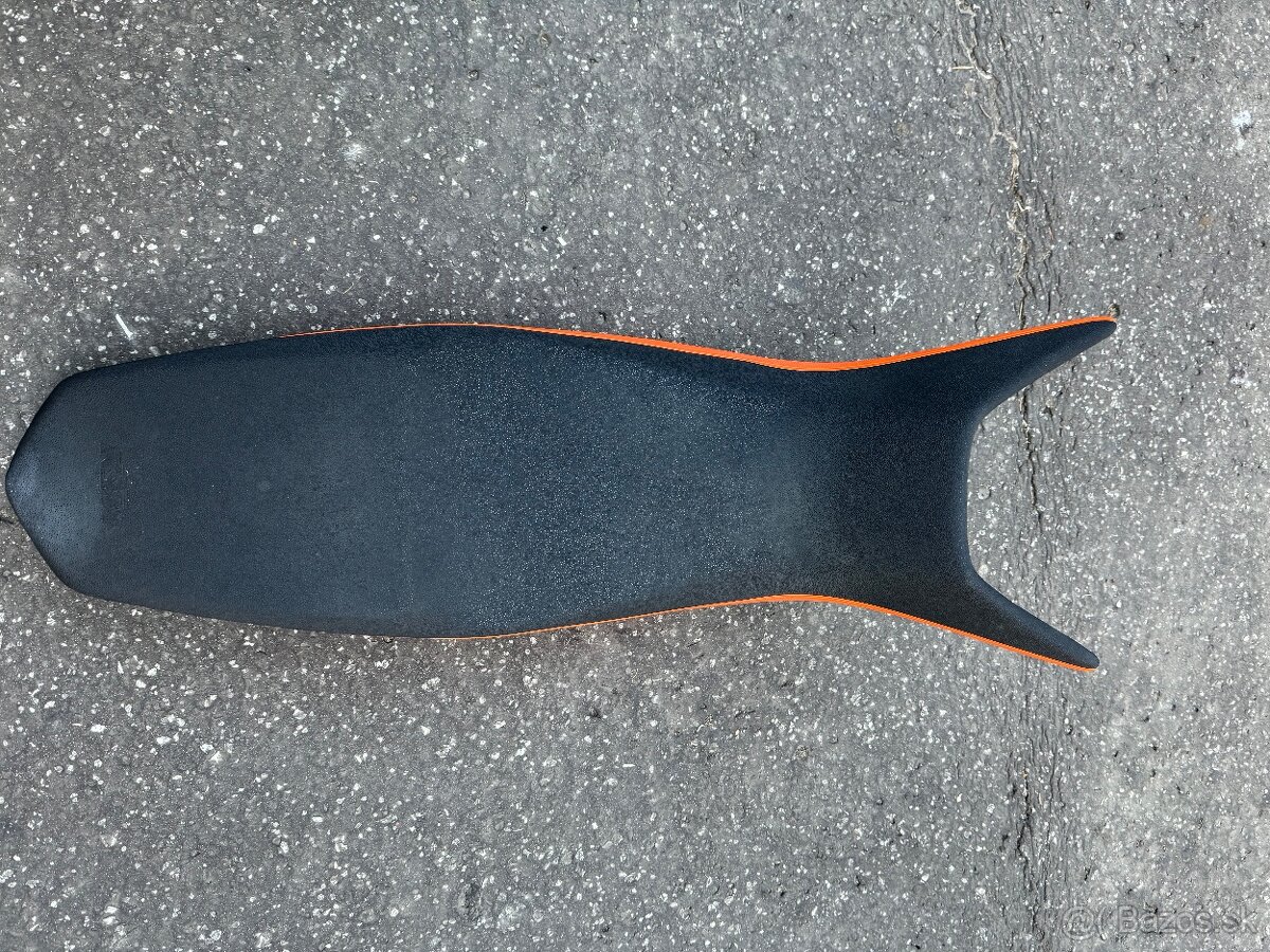 Sedačku KTM 790/890