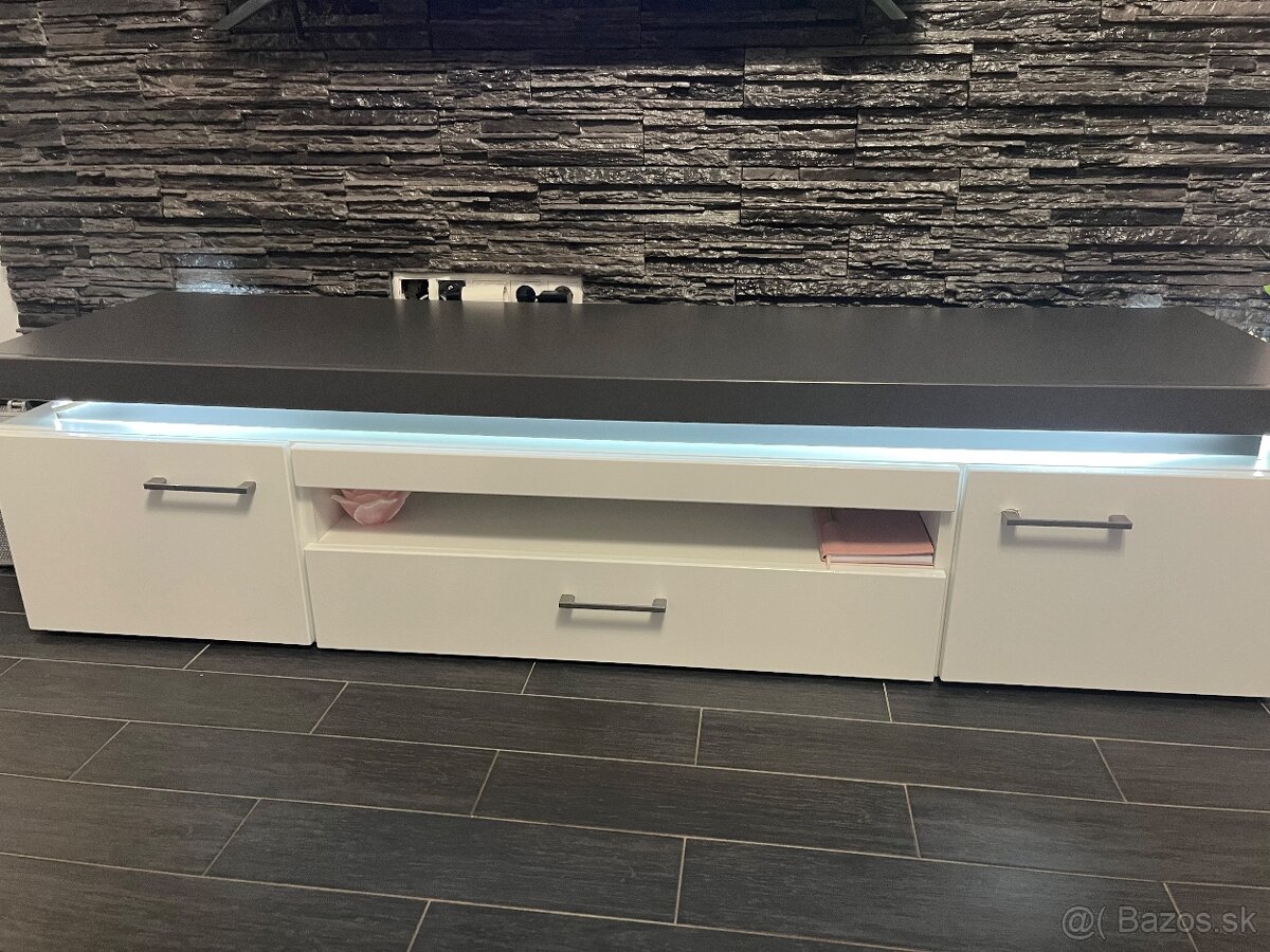 Led komoda pod TV