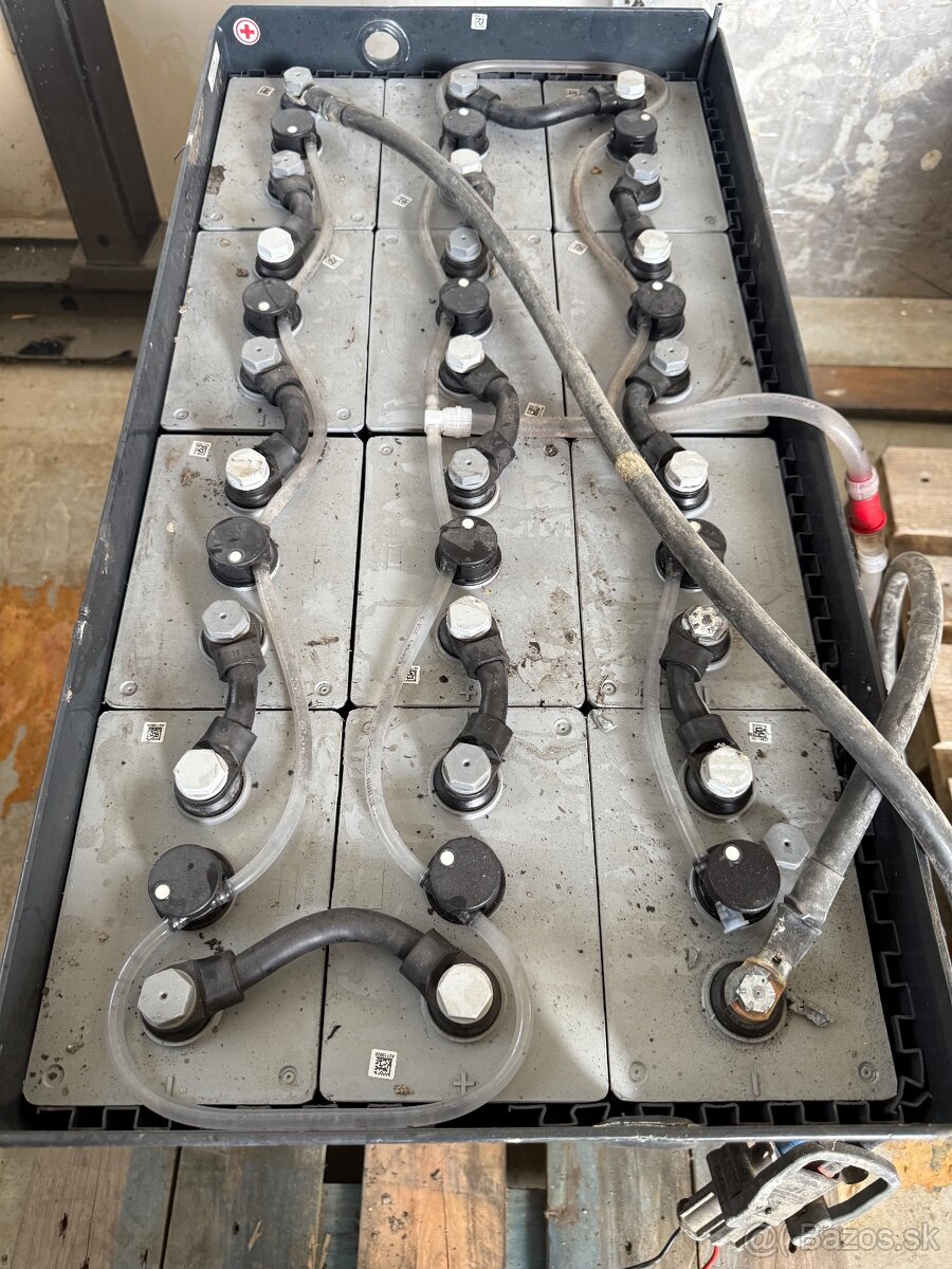 Prodám trakční baterii 24V 875Ah po desulfataci