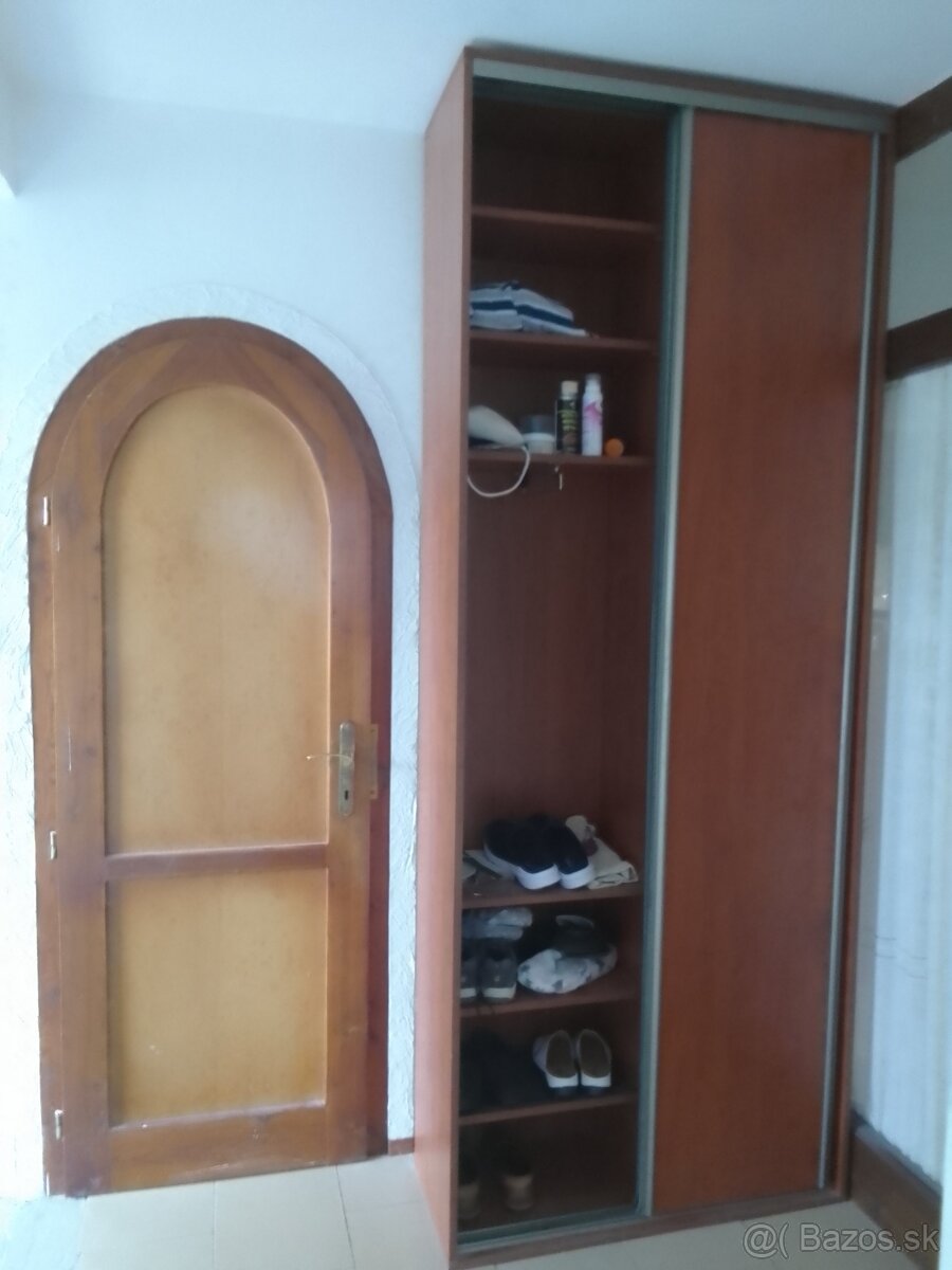 Predám skriňu do chodby