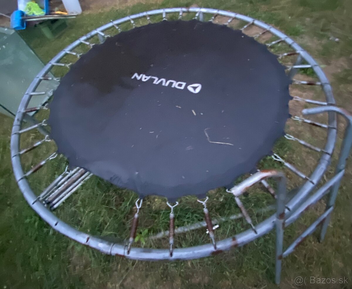 Trampolína