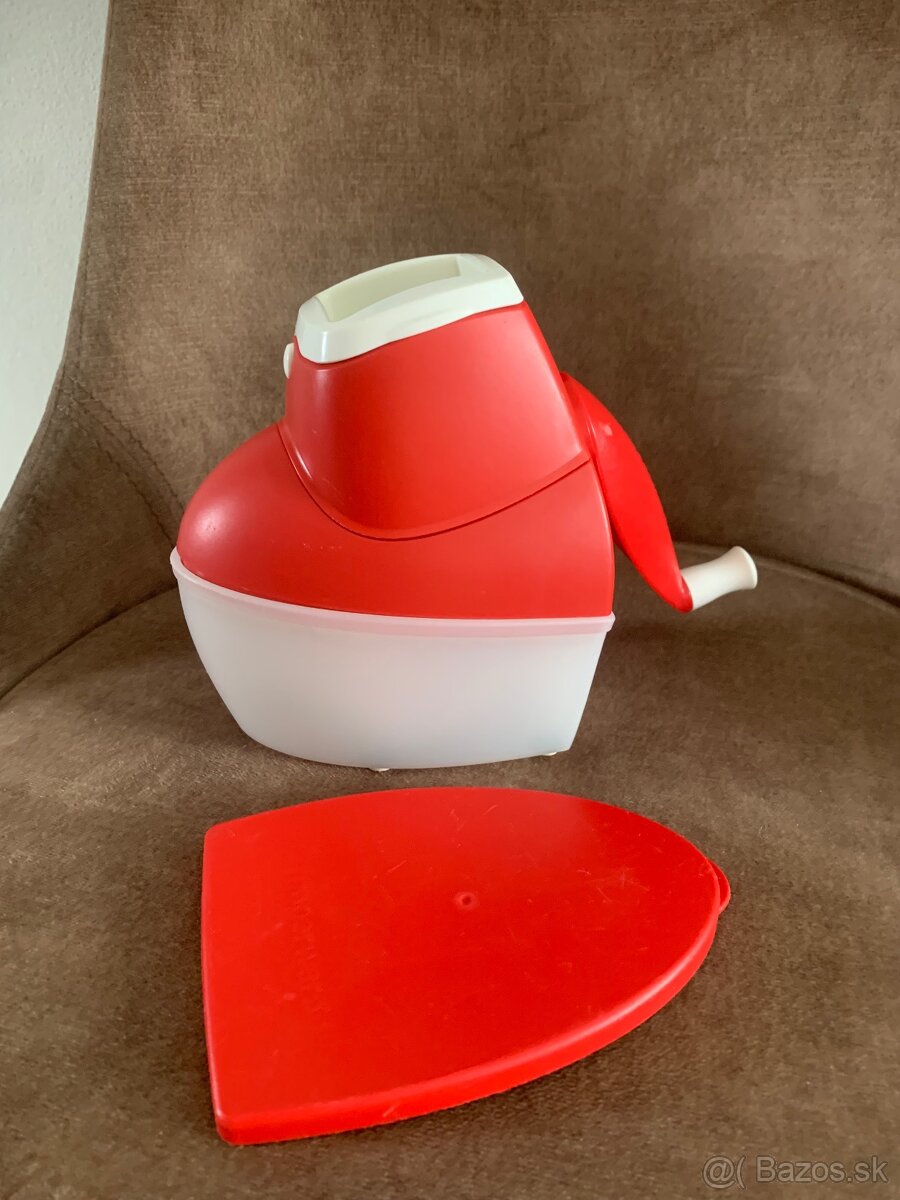 Mlyncek na syr, orechy Tupperware