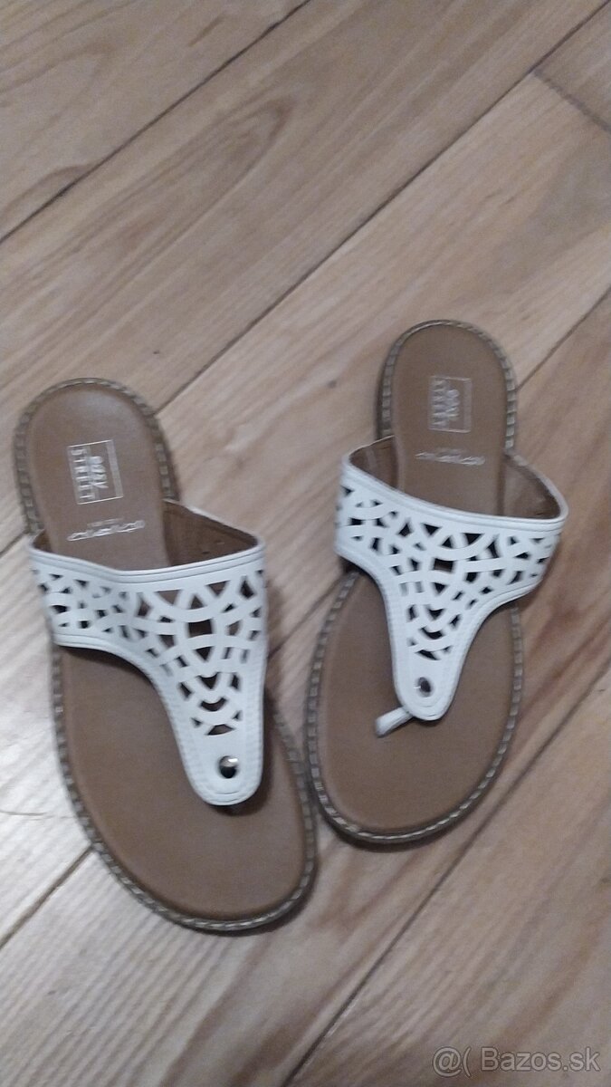 Dámske letné šľapky - žabky č. 40