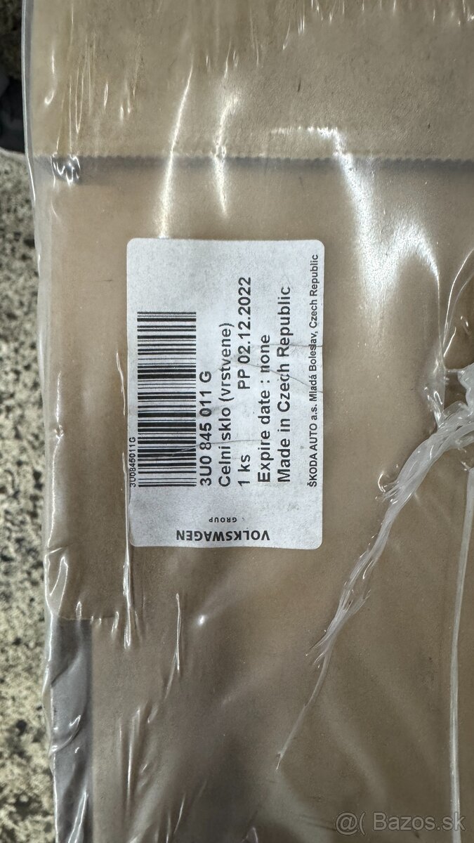 Predám vyhrievané čelné sklo škoda superb 1gen