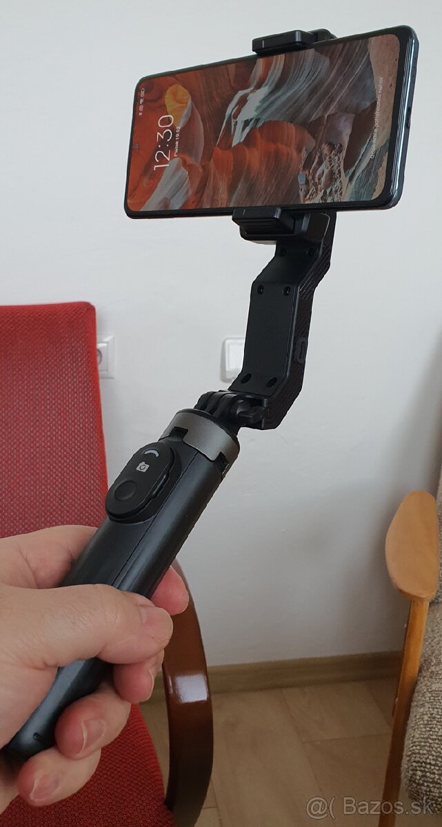 statív so stabilizatorom a pridavnym svetlom