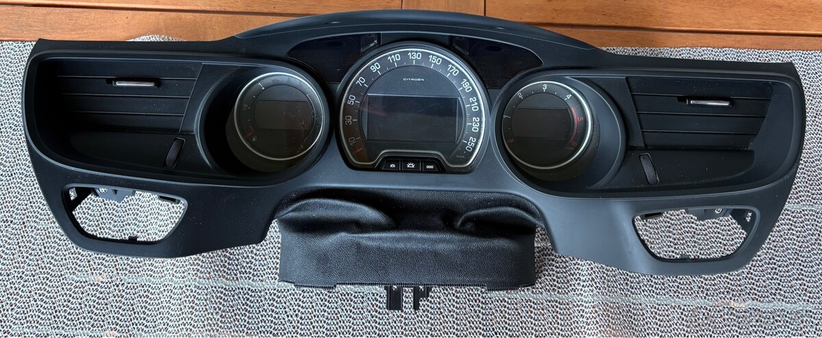 Prístrojovka/ budíky