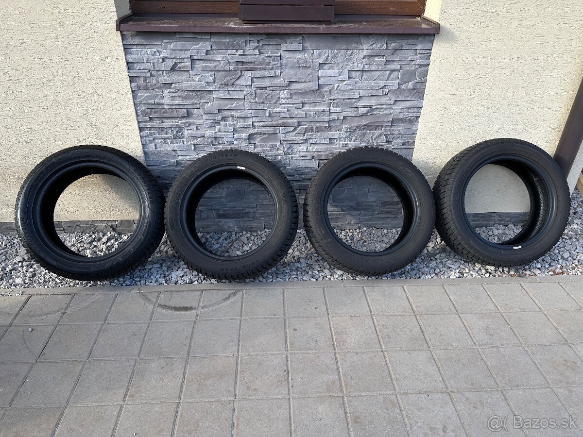 215/55 R17 98V zimné GOODYEAR