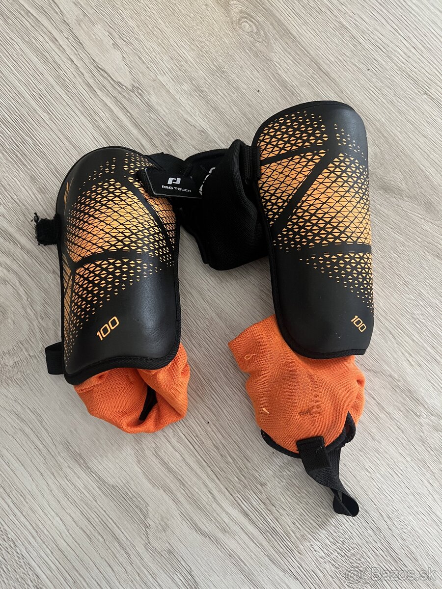 Futbalové chrániče