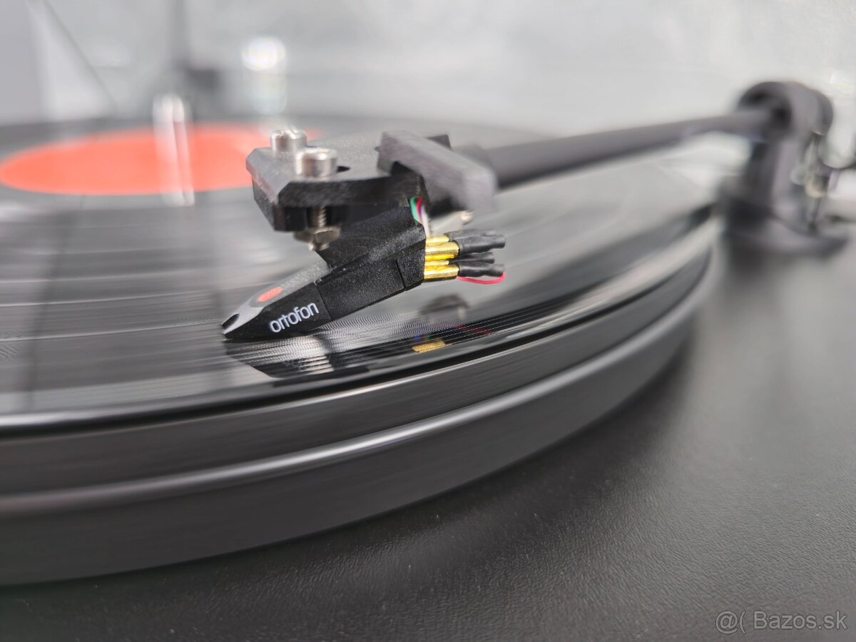 Predam gramofon Pro-Ject Primary E