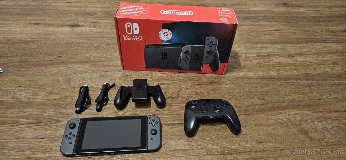 Nintendo Switch + puzdro