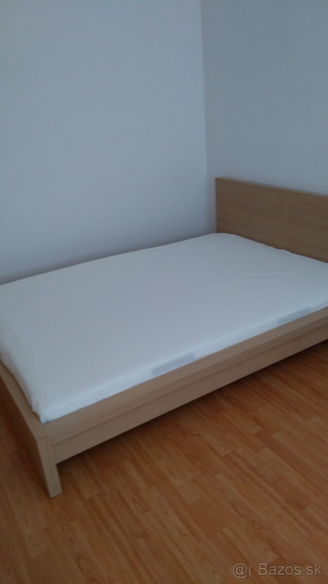 Postel s matracou IKEA