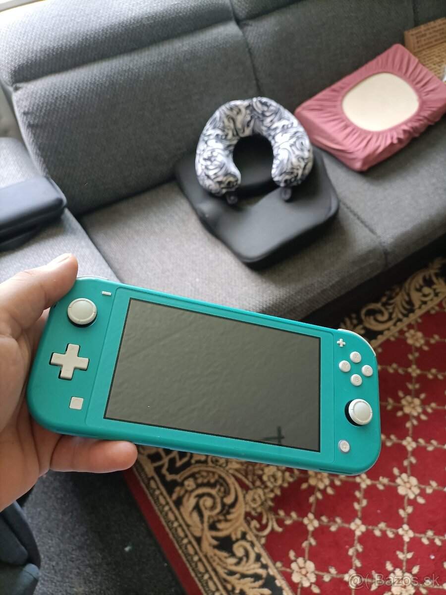 Nintendo Switch Lite nefunkčná