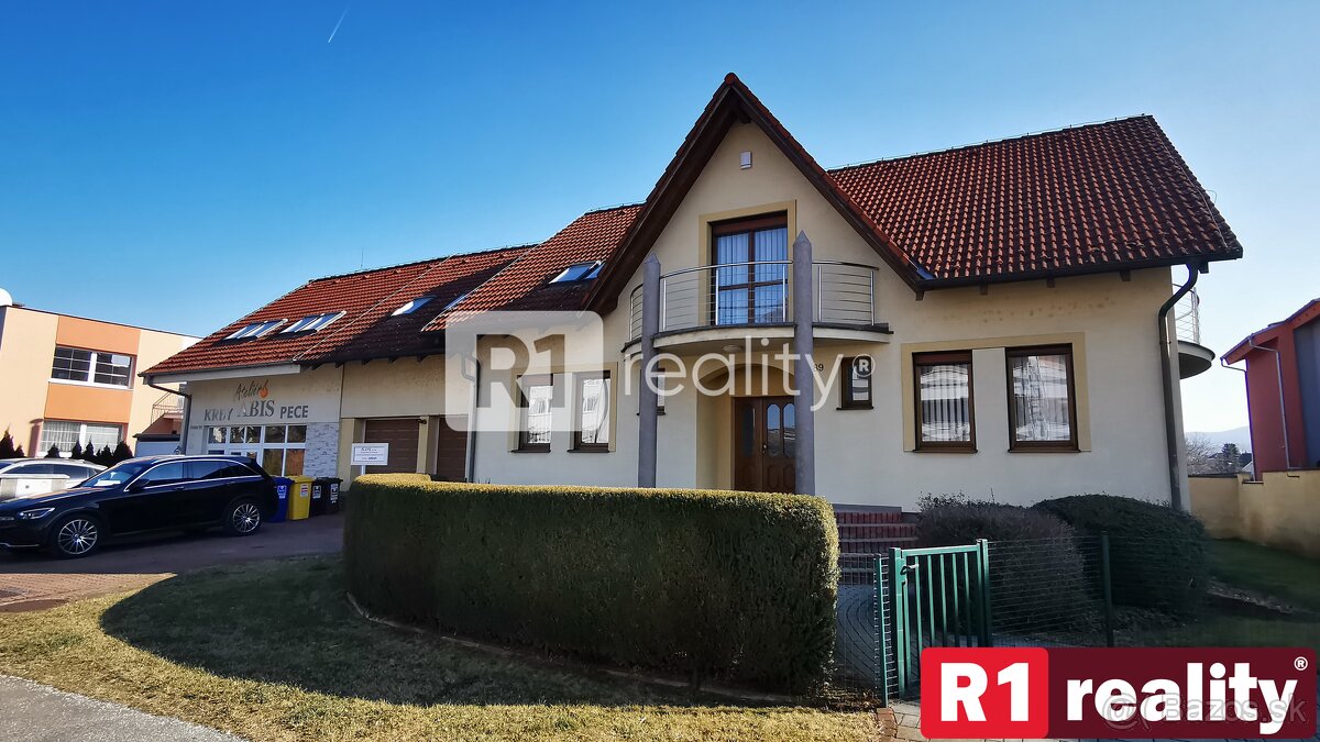 Najveľkorysejší rodinný dom na bývanie, na Floreáte v kúpeľn