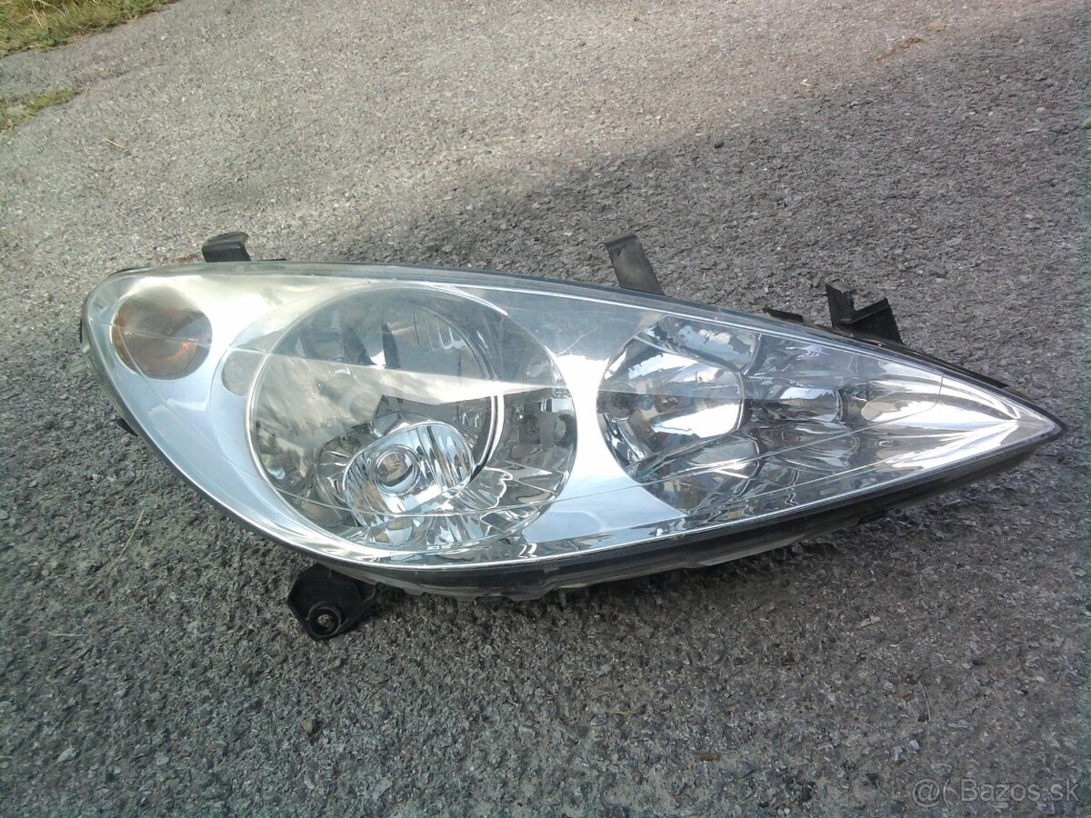 Peugeot 307 predne prave svetlo