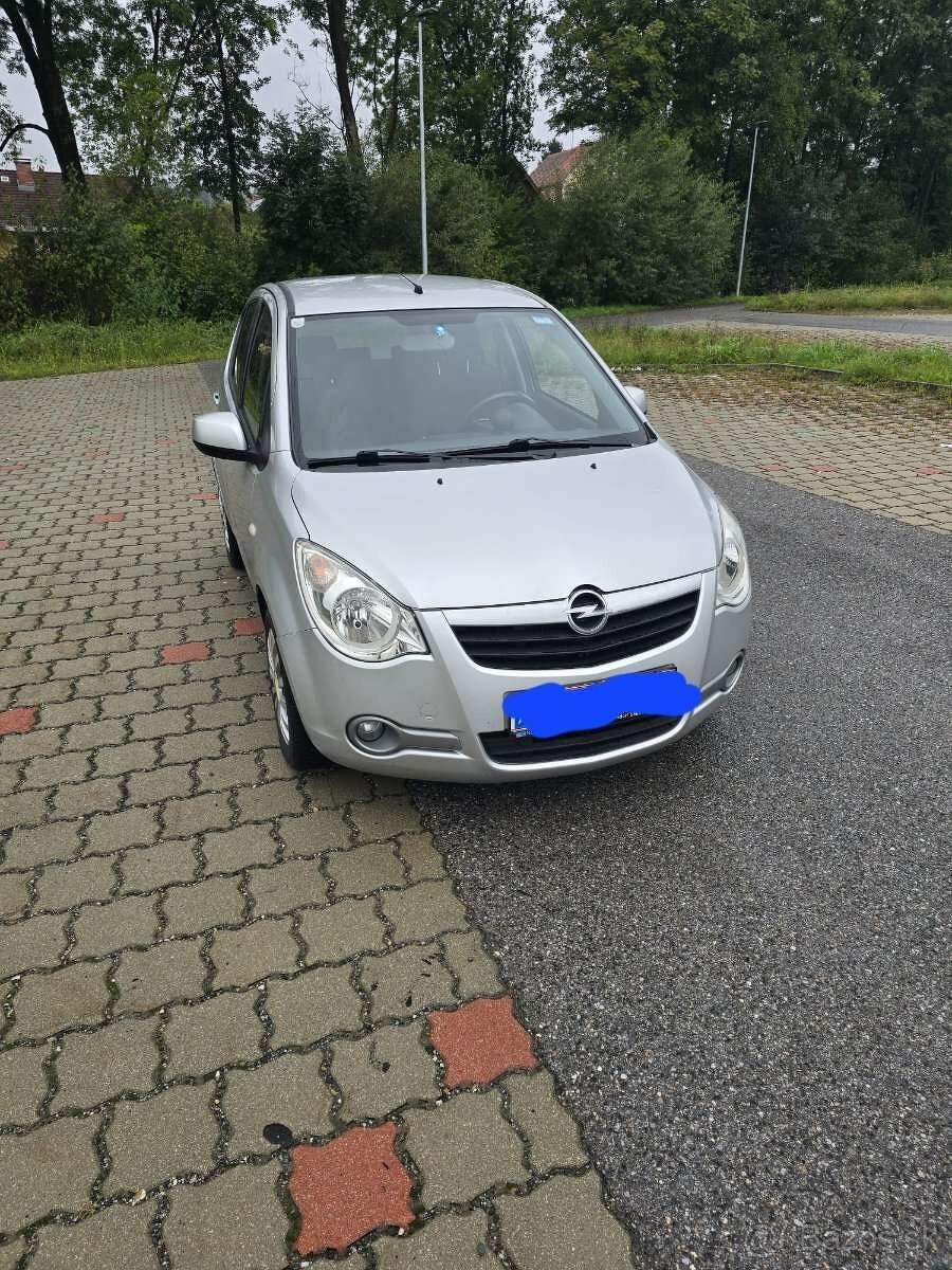 Opel Agila.