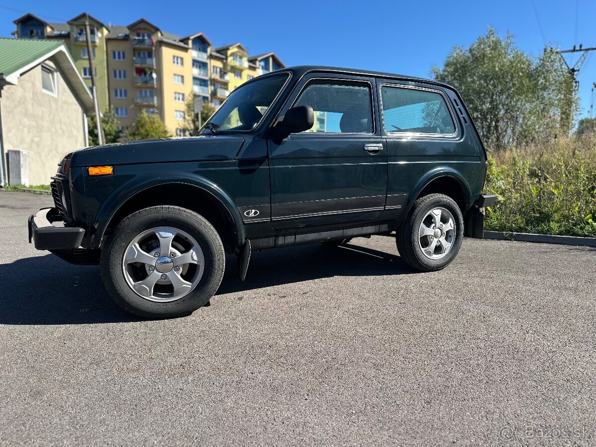 LADA Niva len 9,700km