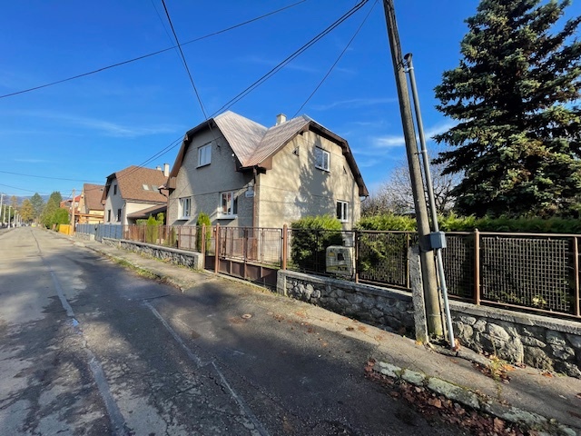 Rodinný dom na bývanie, podnikanie 475 m² - Stará Ľadoveň MT