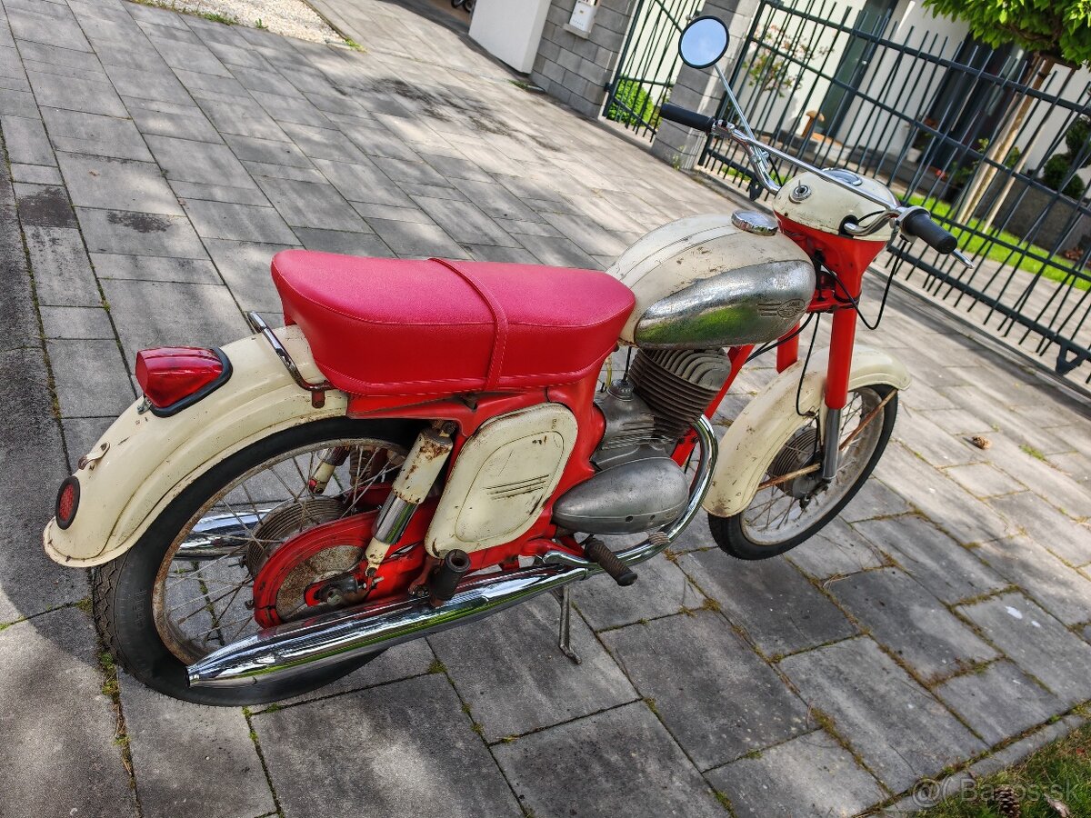 Jawa 250 590 sport