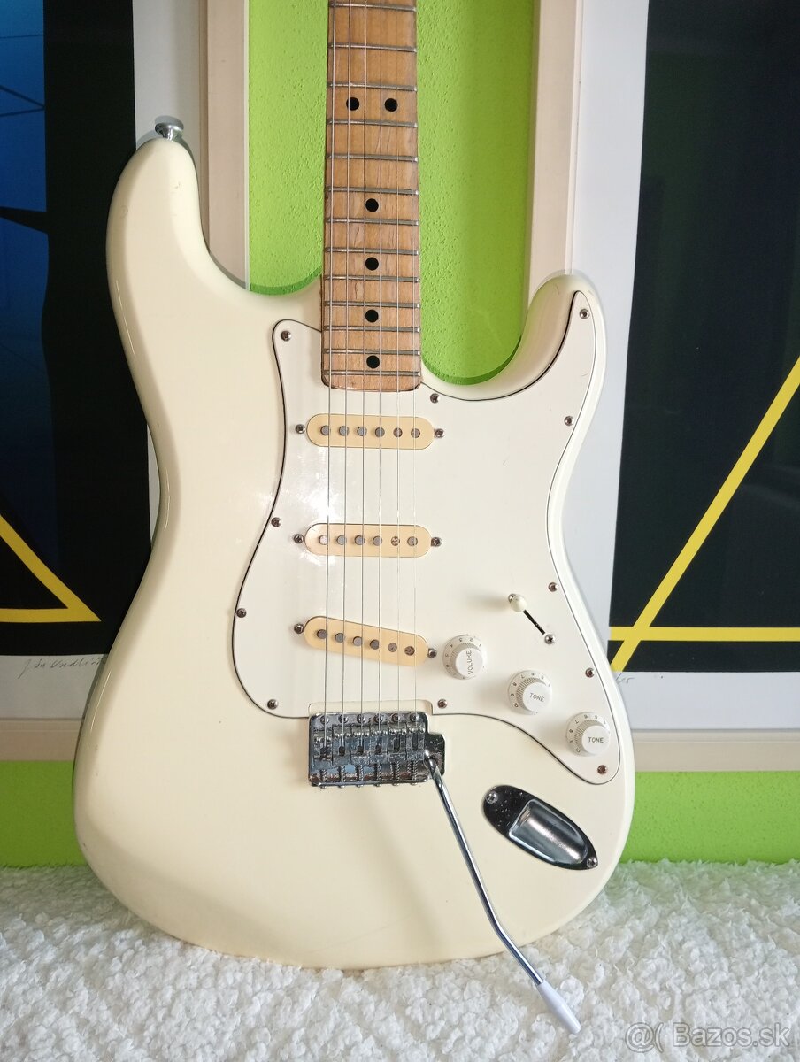 52 až 55 ročná vintage Maya Stratocaster (70. roky) - Japan