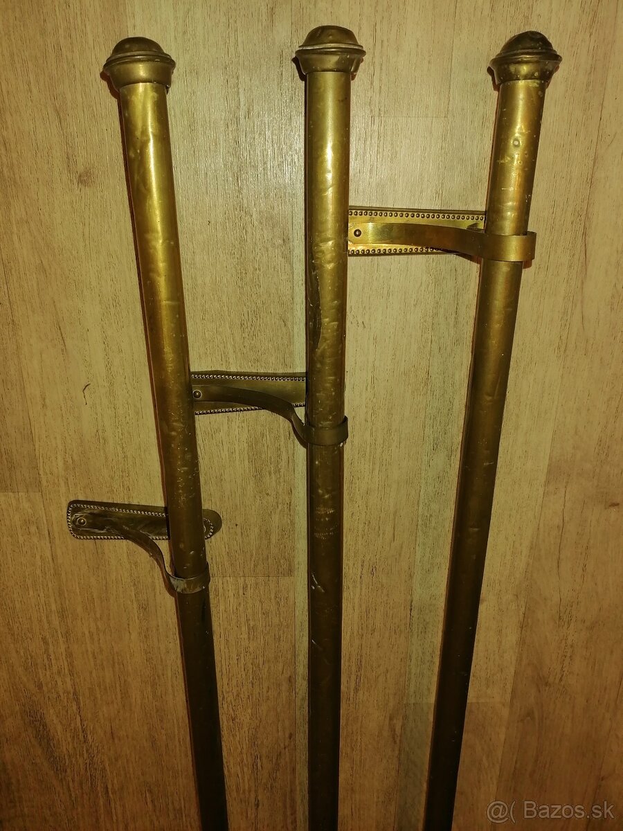 Mosadzné starožitné garníže.