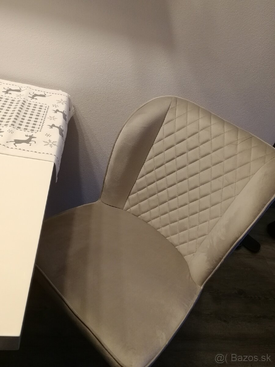 Jedálenské stoličky