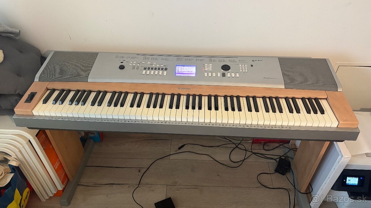 Digitálny klavír Yamaha DGX 620
