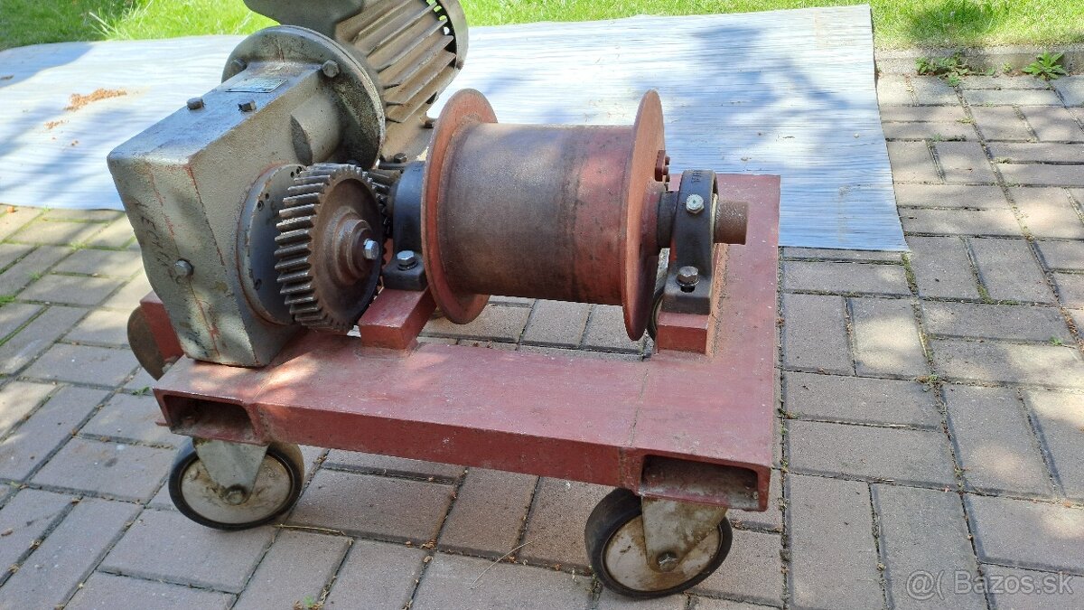 Predám stavebný výťah, naviják.